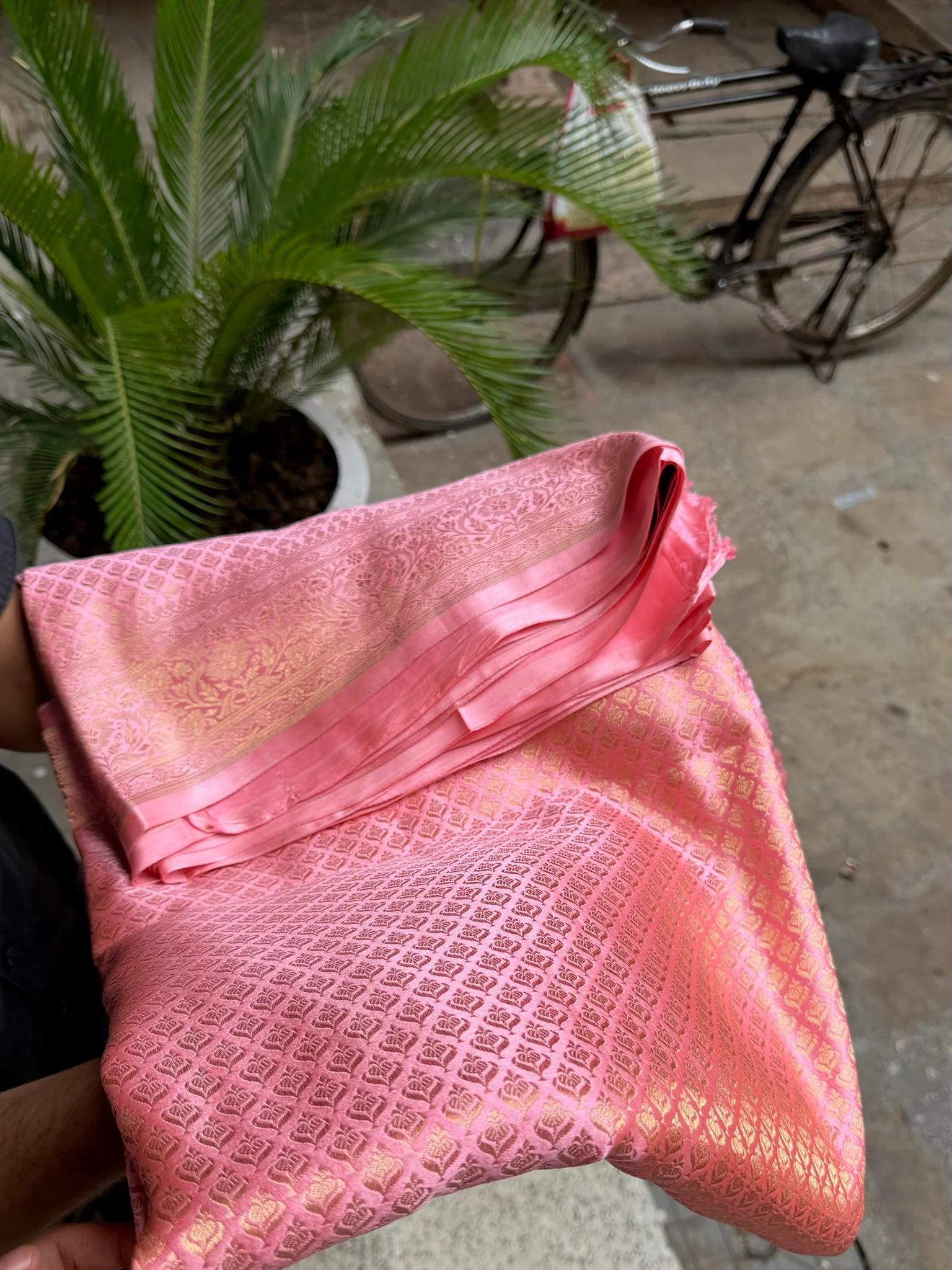 Baby Pink Handwoven Pure Mashru Banarasi Satin Silk Saree - Image 4
