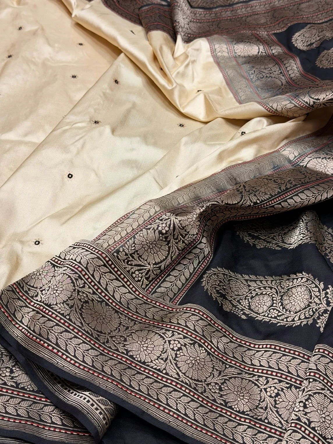 Cream Pure Banarasi Katan Silk Saree – Handwoven Kadwa Booti