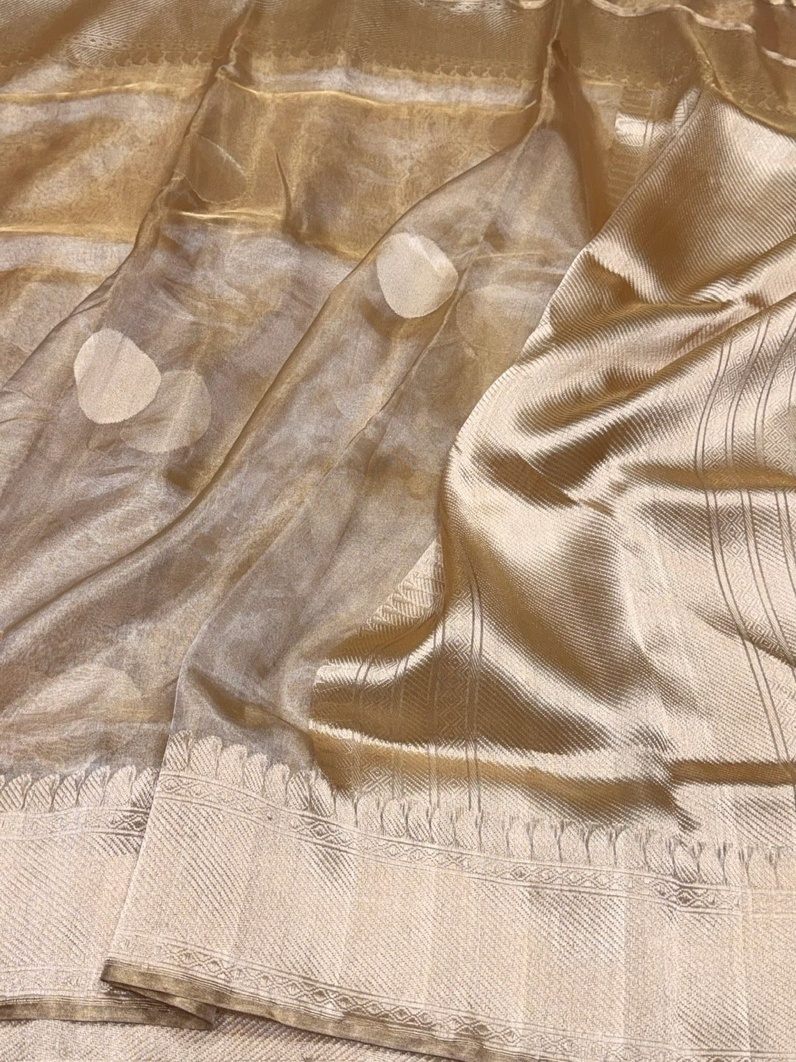 Champagne Gold Handwoven Pure Banarasi Tissue Saree – Kadwa Weave, Pure Tissue Saree - Image 3