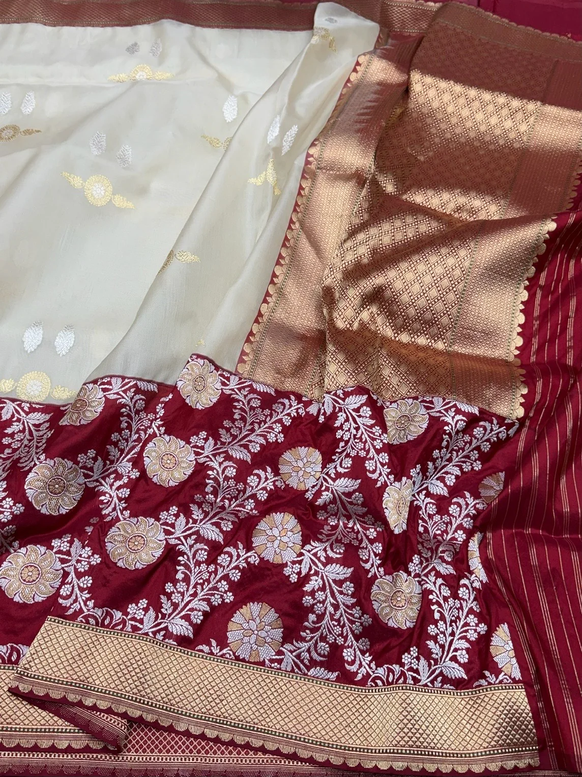 Ivory Handwoven Pure Banarasi Organza Silk Saree in Kadwa Weave | 100% Pure Kora Silk - Image 3