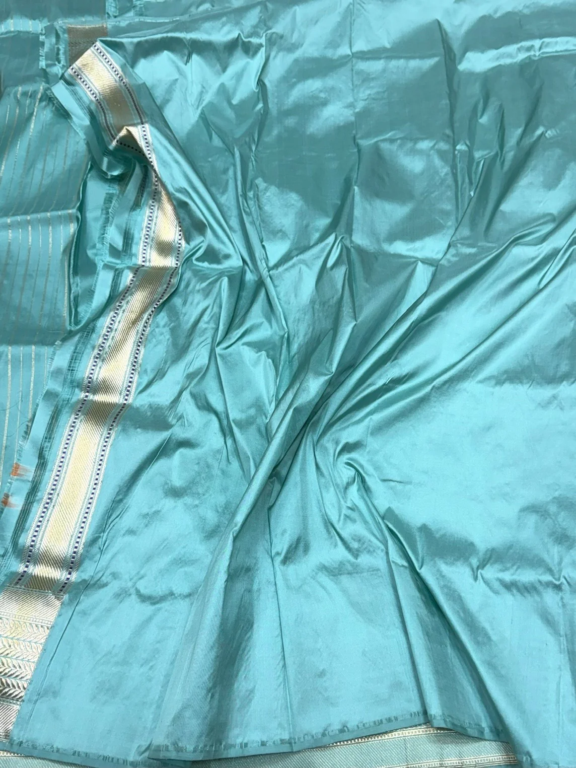 Powder Blue Handwoven Pure Banarasi Silk Saree in Kadwa Weave – 100% Katan Mulberry Silk - Image 2