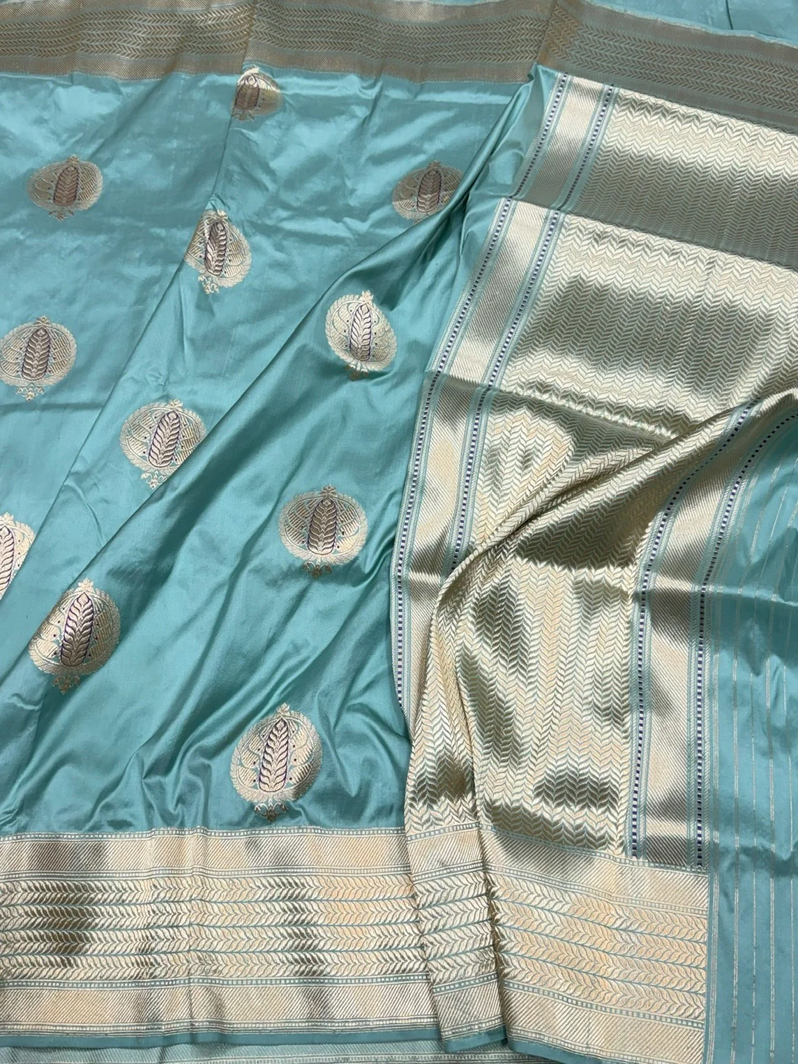 Powder Blue Handwoven Pure Banarasi Silk Saree in Kadwa Weave – 100% Katan Mulberry Silk - Image 3