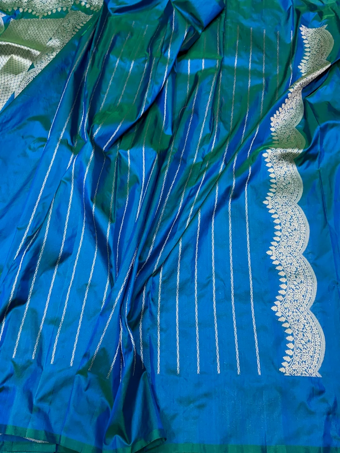 Peacock Blue Handwoven Banarasi Scallop Border Katan Silk Saree – Luxury Kadwa Handloom Wedding & Festive Saree - Image 2
