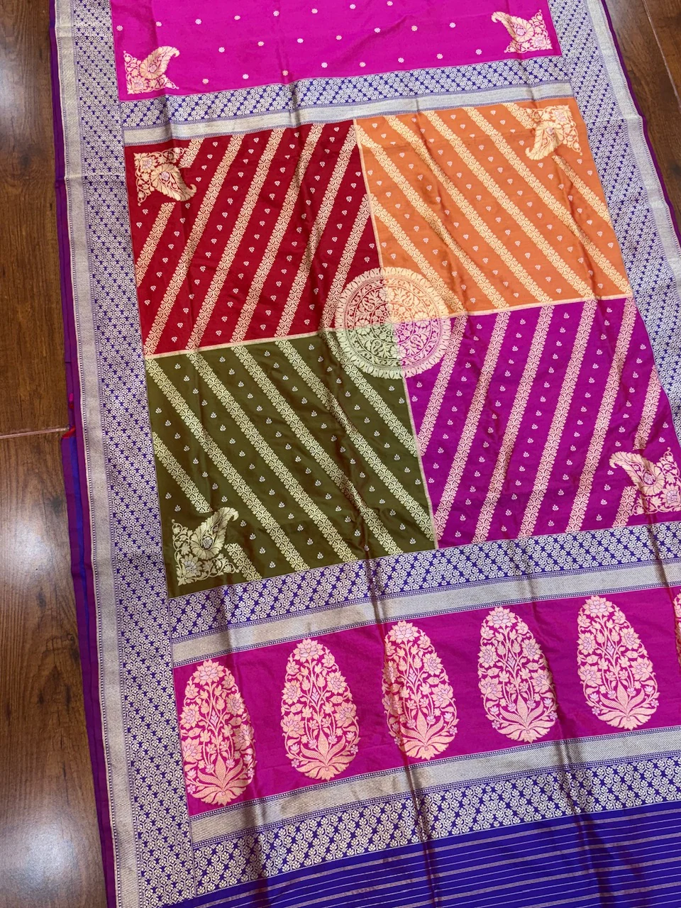 Rani Pink Handwoven Pure Banarasi Rangkaat Silk Saree - Image 2