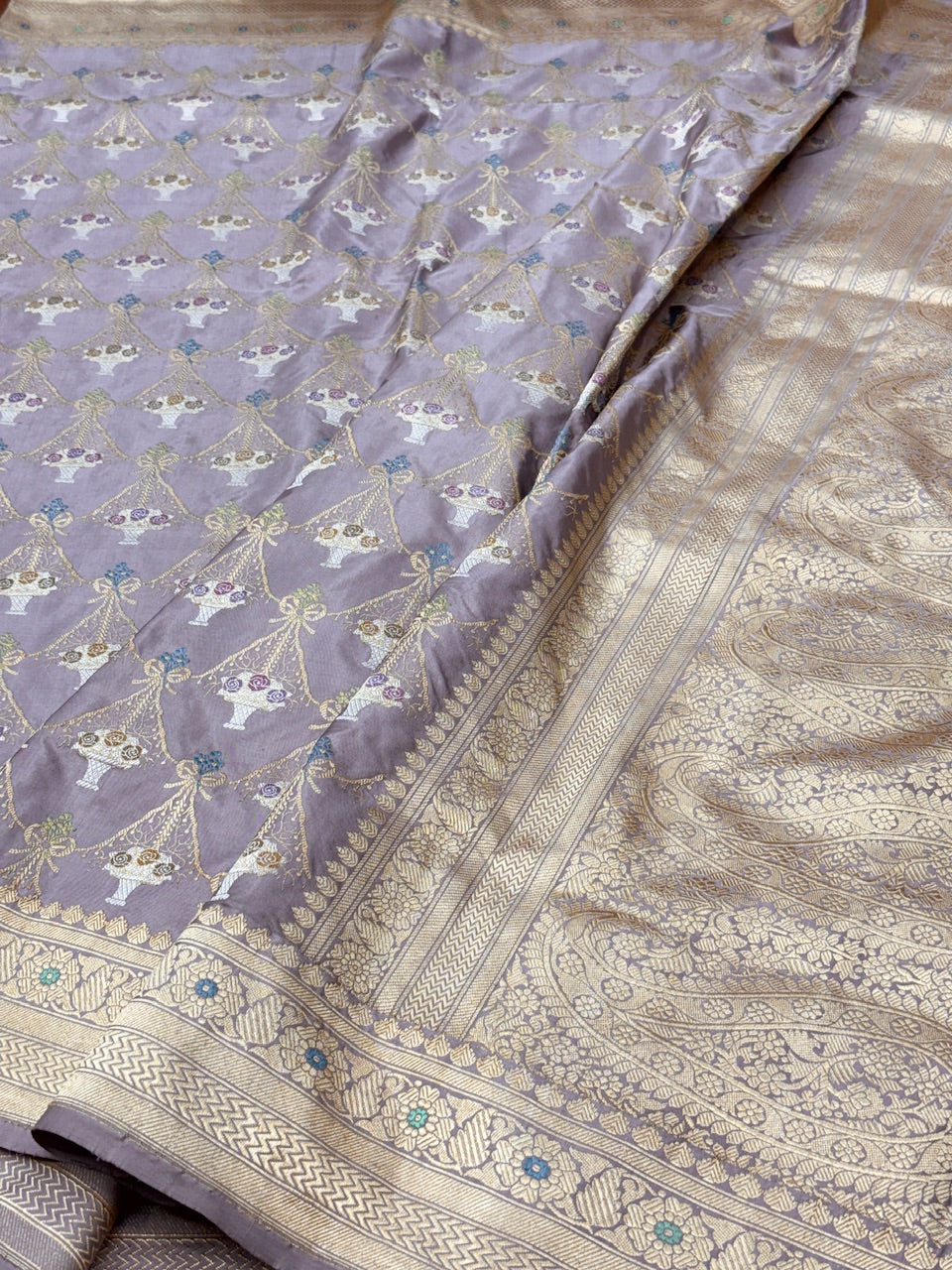 Mauve Handwoven Pure Banarasi Silk Saree - Image 2
