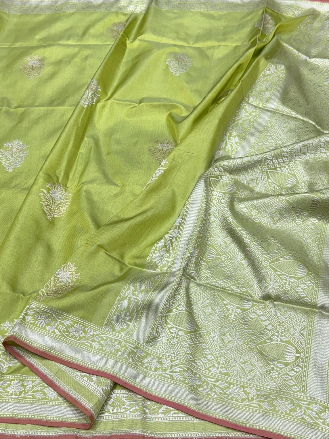 Pista Green Handwoven Pure Banarasi Ektara Silk Saree - Image 3