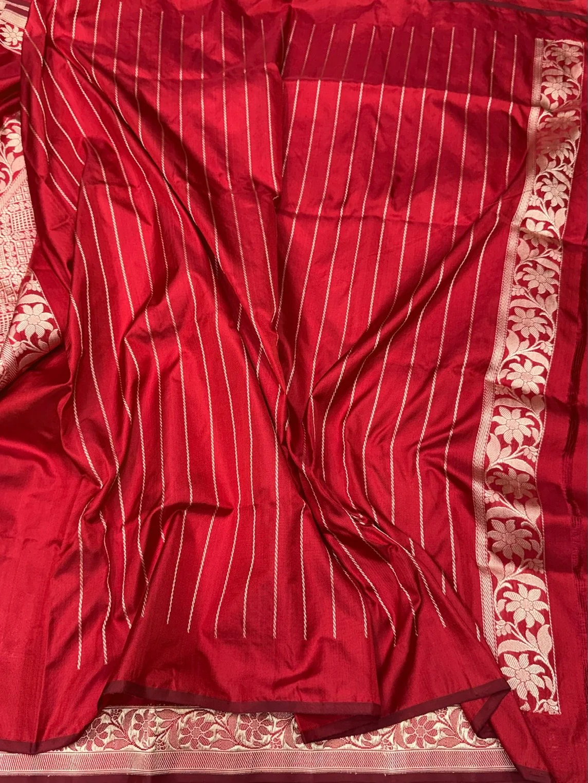 Red Handwoven Pure Banarasi Ektara Silk Saree - Image 2