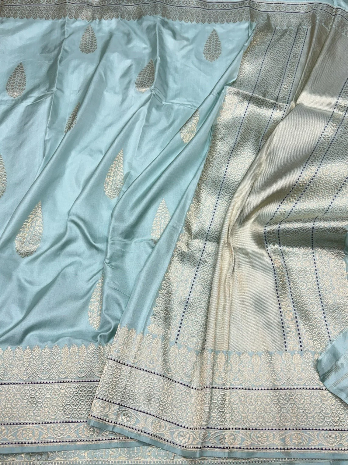 Powder Blue Handwoven Pure Banarasi Ektara Silk Saree – Kadwa Weave, Pure Mulberry Silk - Image 3