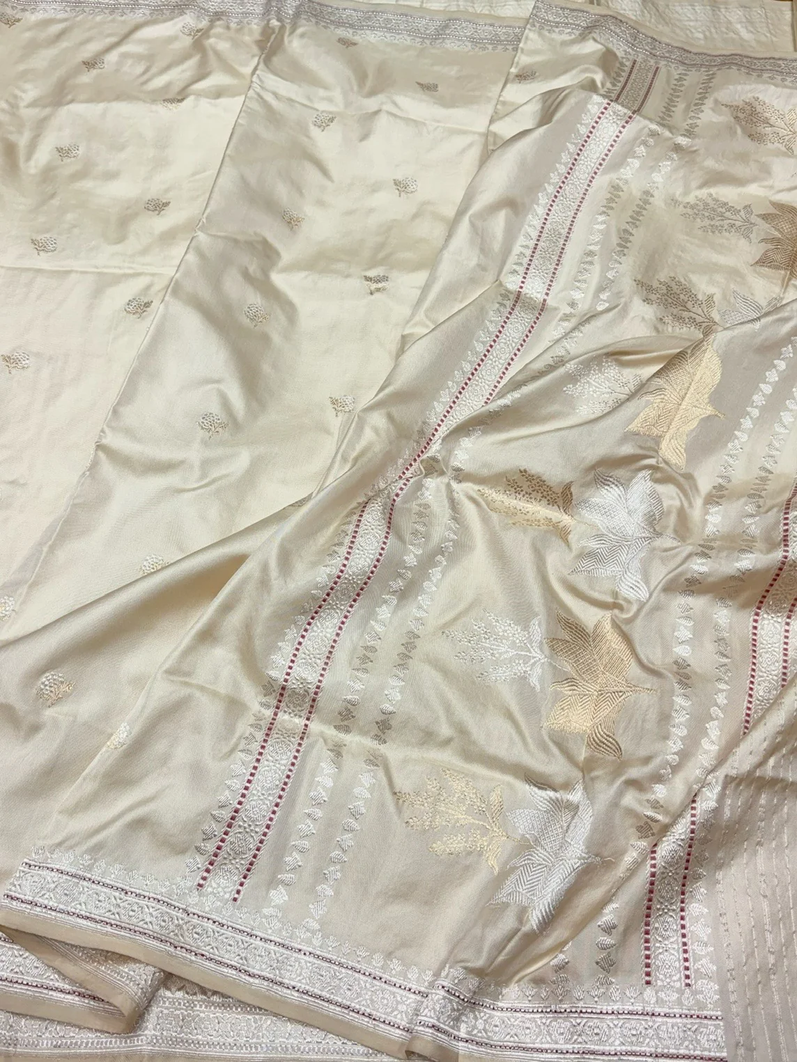 Cream Handwoven Pure Banarasi Ektara Silk Saree - Image 3