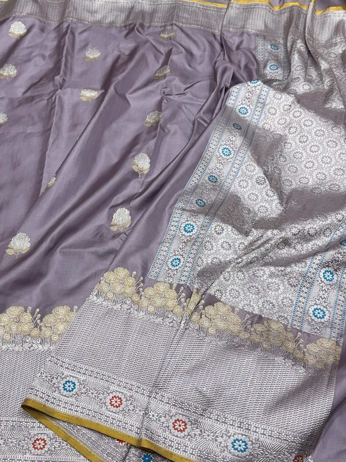 Dusty Lavender Handwoven Pure Banarasi Ektara Silk Saree - Image 3