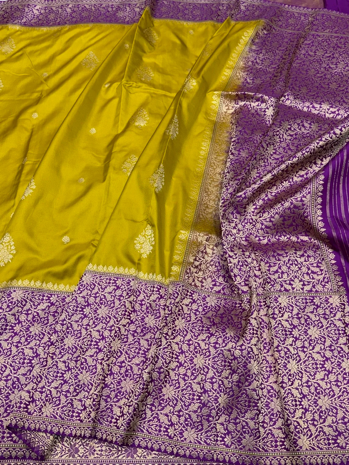 Mehndi Yellow Handwoven Pure Banarasi Ektara Silk Saree in Kadwa Weave – 100% Pure Mulberry Silk - Image 3