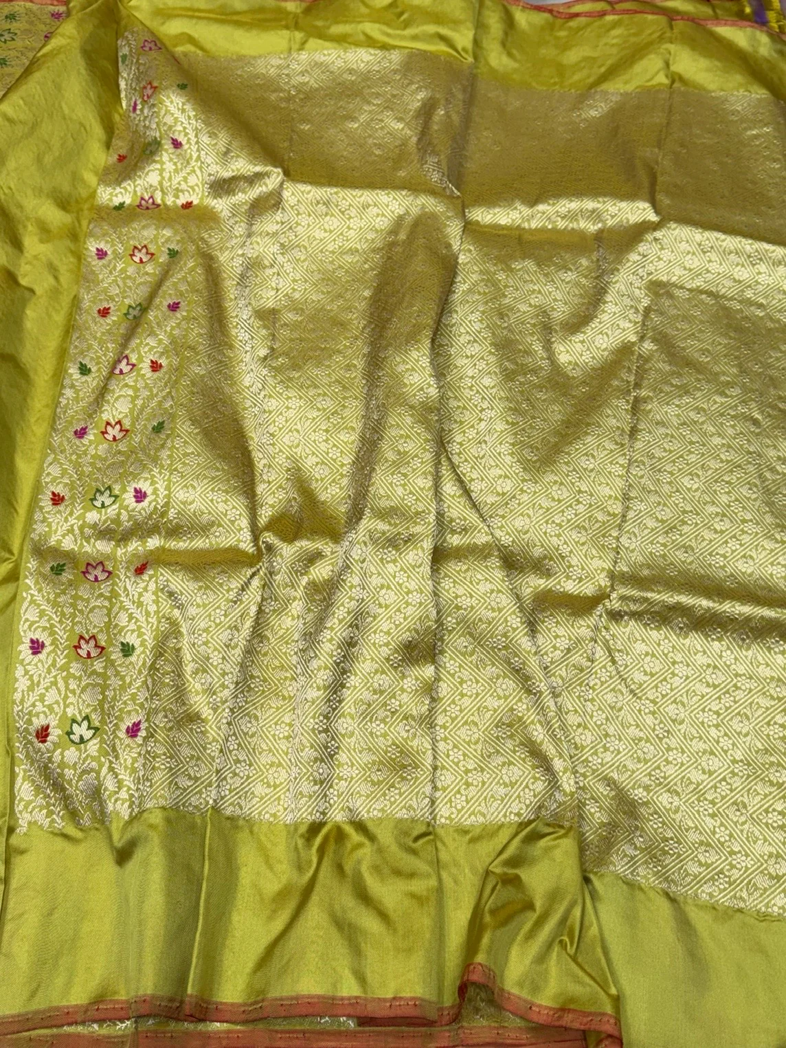 Mehndi Green Handwoven Pure Banarasi Ektara Silk Saree in Kadwa Weave – 100% Pure Mulberry Silk - Image 2