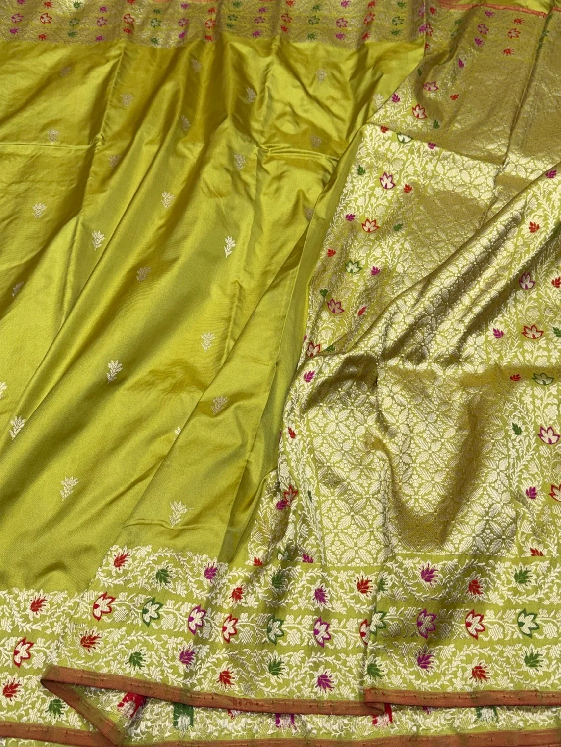 Mehndi Green Handwoven Pure Banarasi Ektara Silk Saree in Kadwa Weave – 100% Pure Mulberry Silk - Image 3