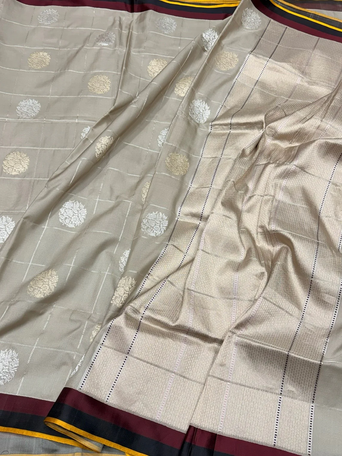 Light Champagne Beige Handwoven Pure Banarasi Ektara Silk Saree with Satin Border – Kadwa Weave | Authentic Banaras Handloom - Image 3