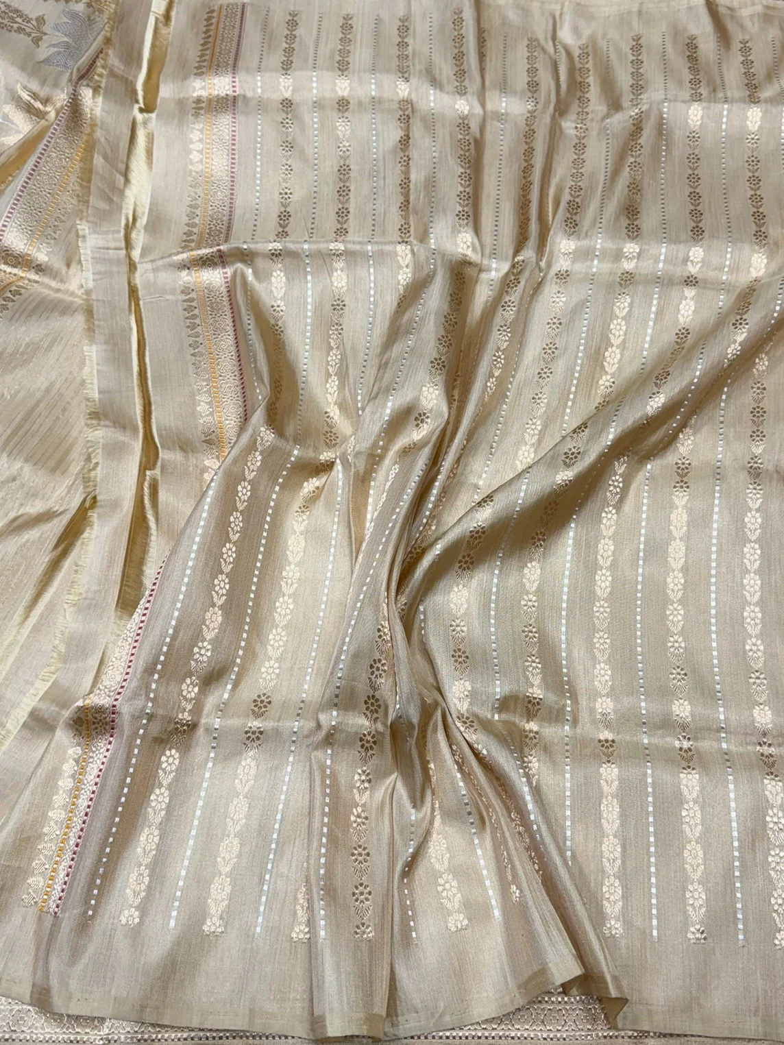 Cream Handwoven Pure Banarasi Ektara Tissue Saree – Kadwa Tissu Weave, Pure Katan-Tissue Silk - Image 2