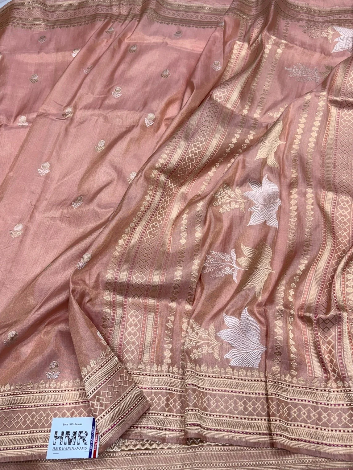 Peach Handwoven Pure Banarasi Ektara Tissue Saree – Kadwa Tissu Weave, Pure Katan-Tissue Silk - Image 3