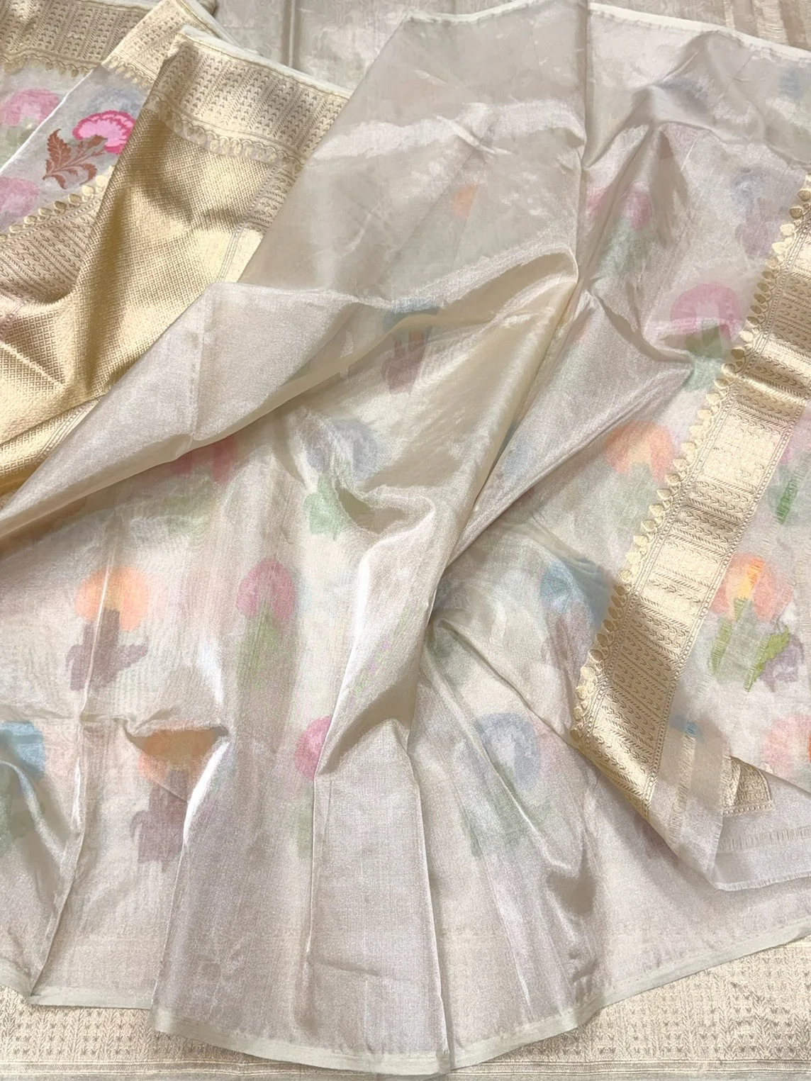 Ivory Handwoven Pure Banarasi Ektara Tissue Saree | Lightweight Kadwa Katan Silk - Image 2