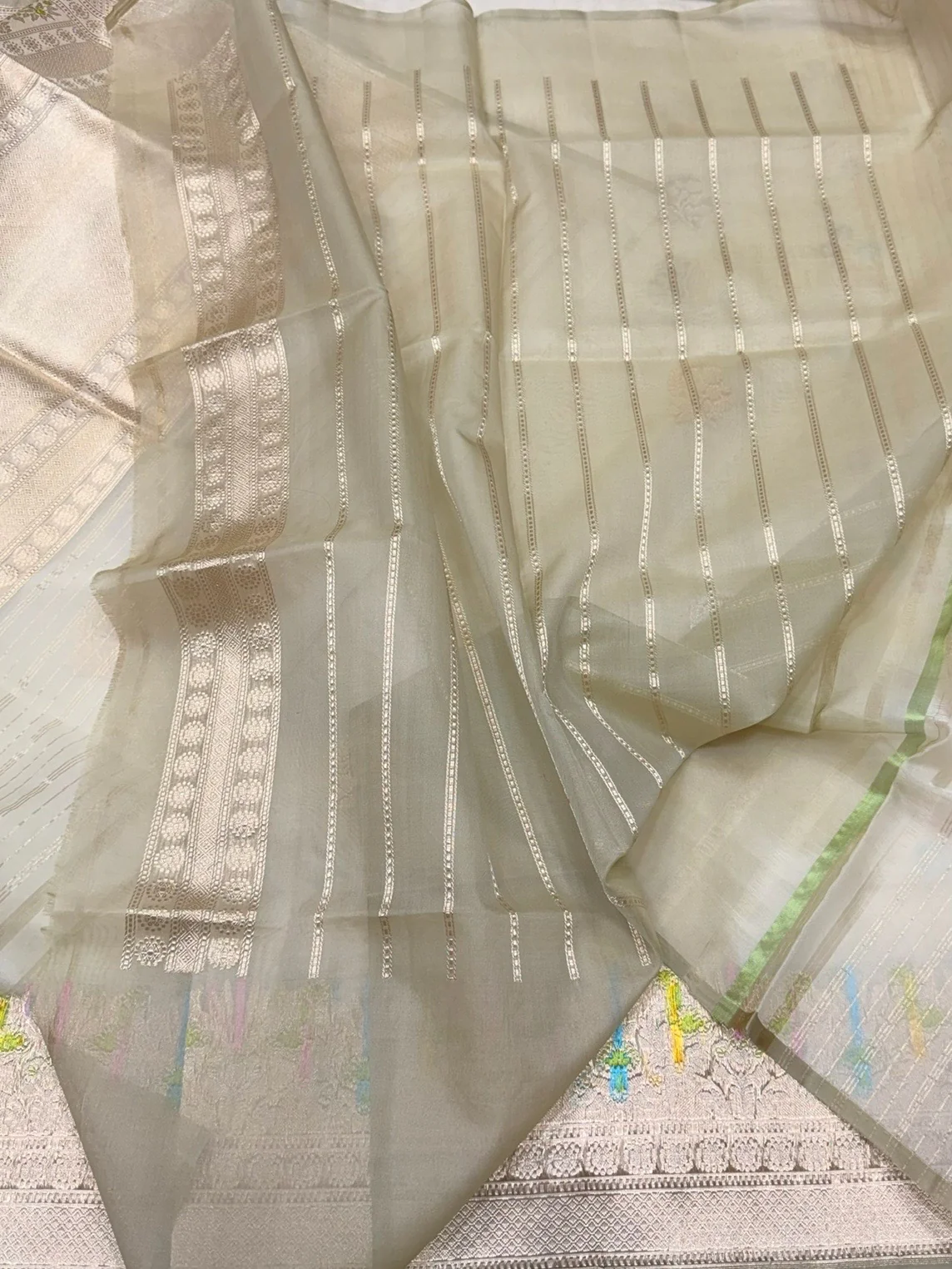 Ivory Handwoven Pure Banarasi Organza Silk Saree – Kadwa Weave in Kora Mulberry Silk - Image 3