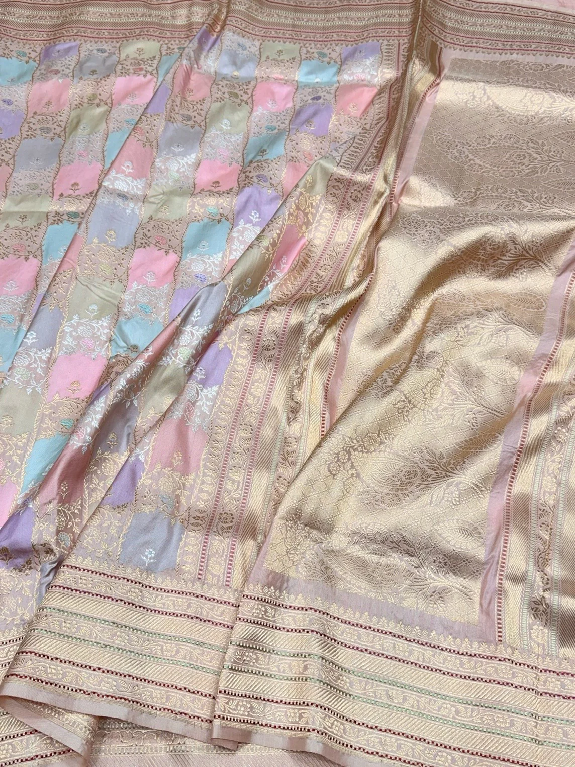 Peach Pink Handwoven Pure Banarasi Rangkaat Silk Saree – Pure Katan Silk | Rangkaat Technique | Luxury Banarasi Saree - Image 3