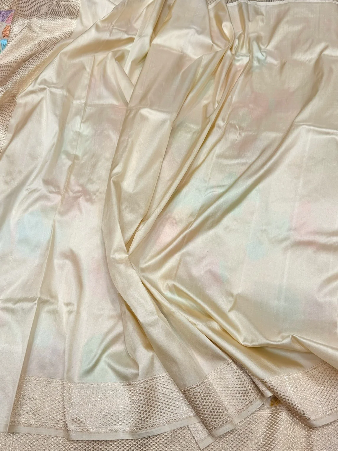 Ivory Handwoven Pure Banarasi Rangkaat Silk Saree - Image 2