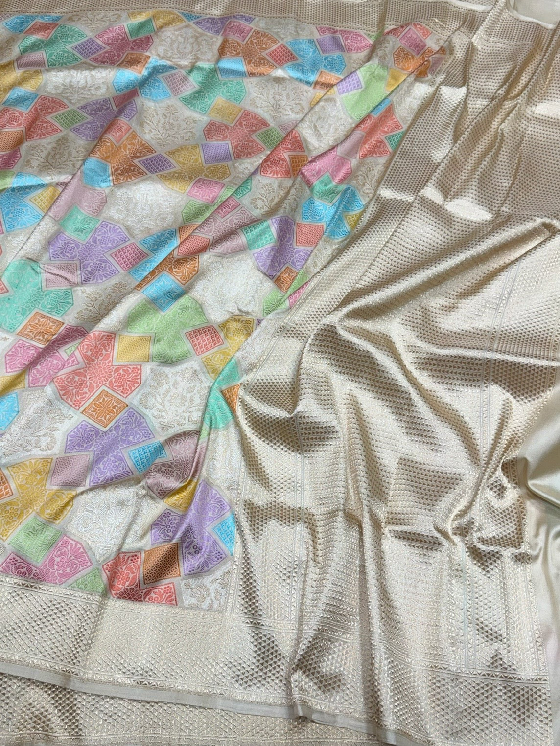 Ivory Handwoven Pure Banarasi Rangkaat Silk Saree - Image 3