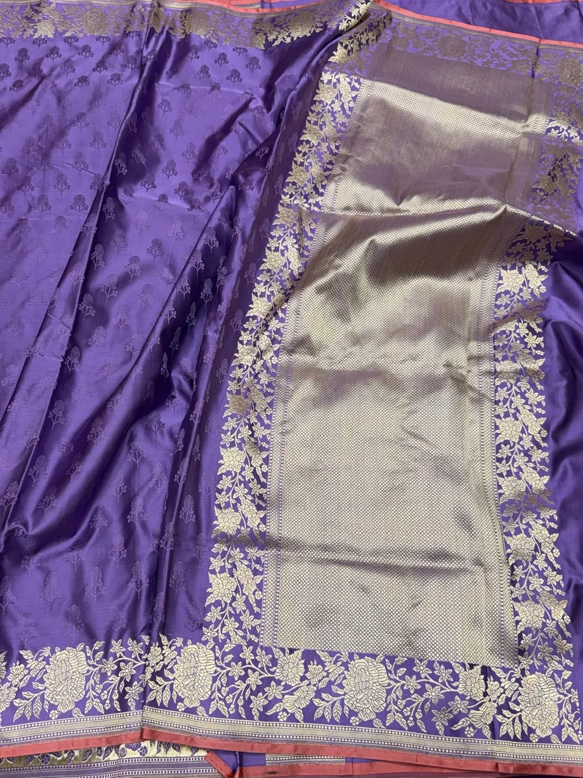 Lavender Handwoven Pure Banarasi Satin Tanchoi Silk Saree - Image 3