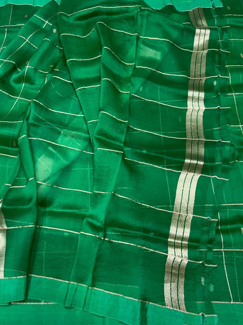Green Handwoven Pure Banarasi Organza Silk Saree - Image 3