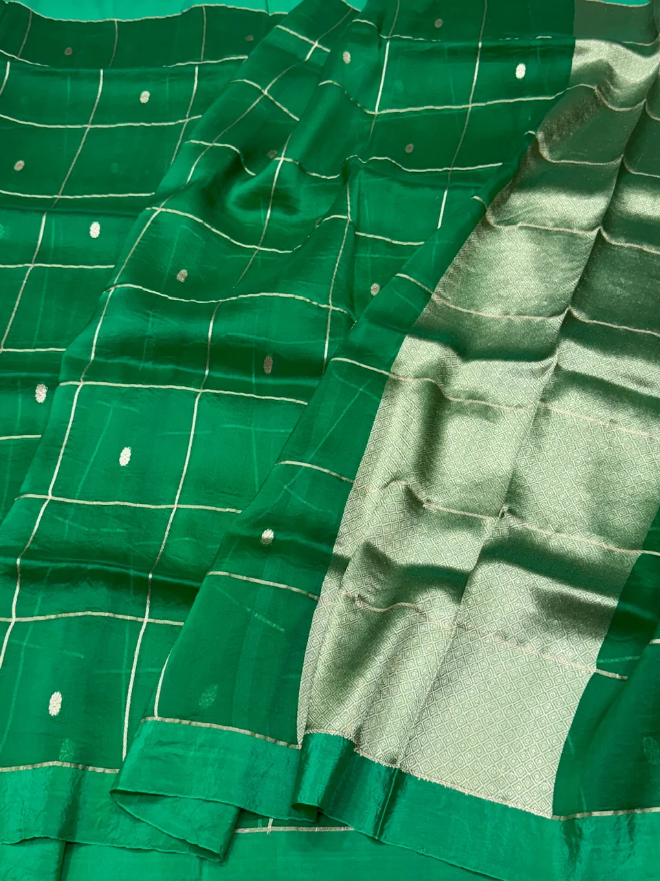 Green Handwoven Pure Banarasi Organza Silk Saree - Image 4
