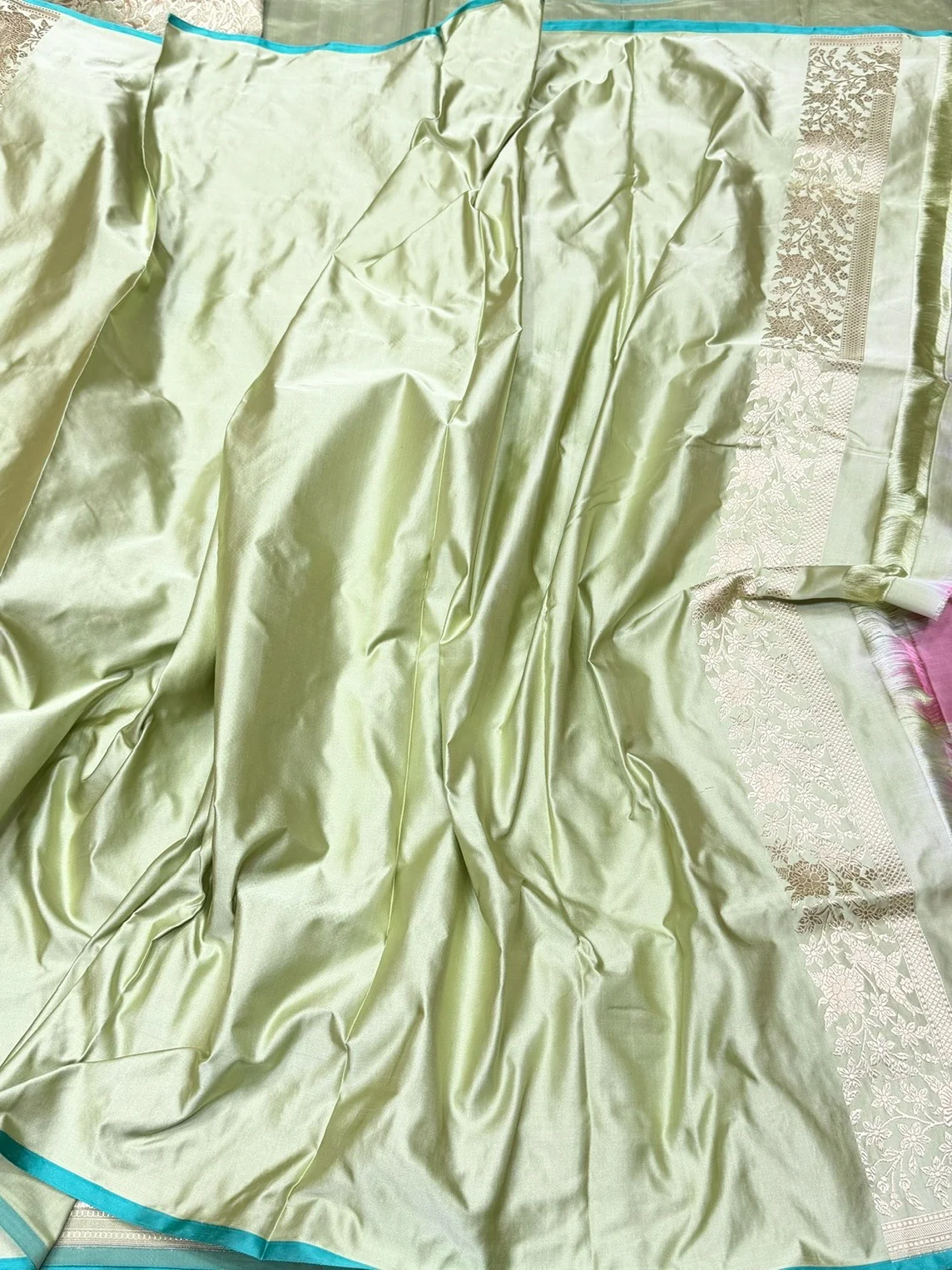 Pista Handwoven Pure Banarasi Satin Tanchoi Silk Saree - Image 2