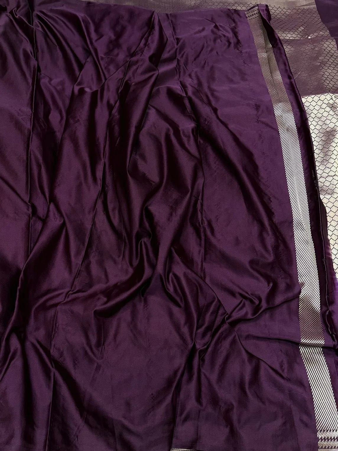 Wine Handwoven Pure Banarasi Satin Tanchoi Silk Saree - Image 2