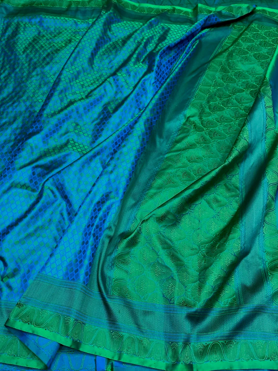 Peacock Green Handwoven Pure Banarasi Satin Tanchoi Silk Saree – Kadwa Weave | Authentic Banaras Handloom - Image 3