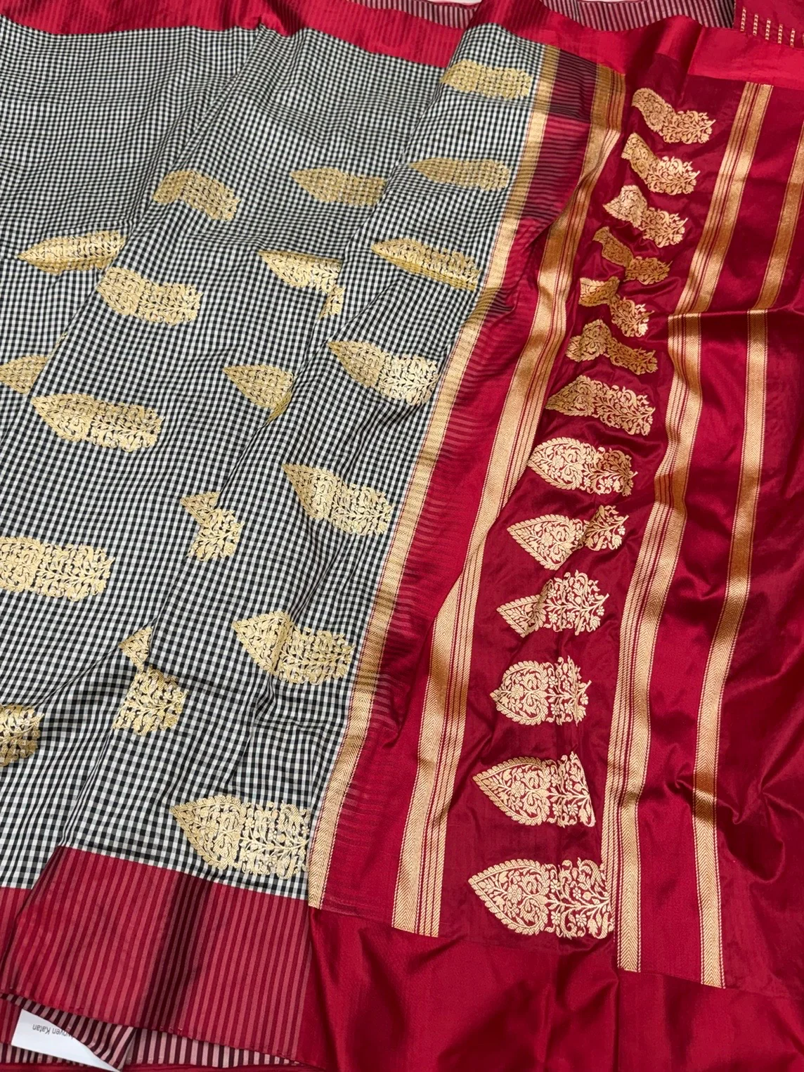 Black Handwoven Pure Banarasi Silk Saree - Image 3