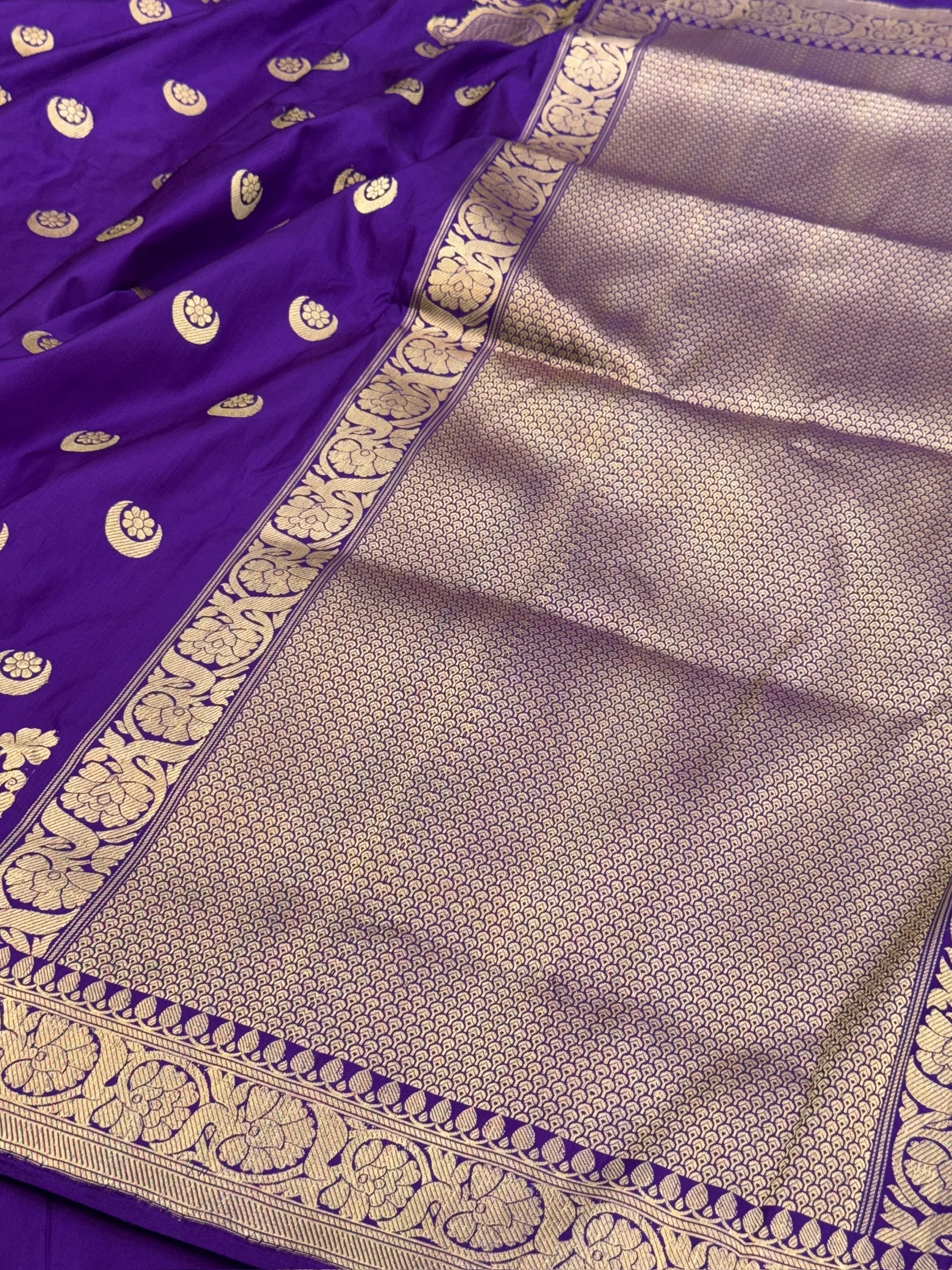 Purple Chand Tara Handwoven Pure Banarasi Silk Saree - Image 3
