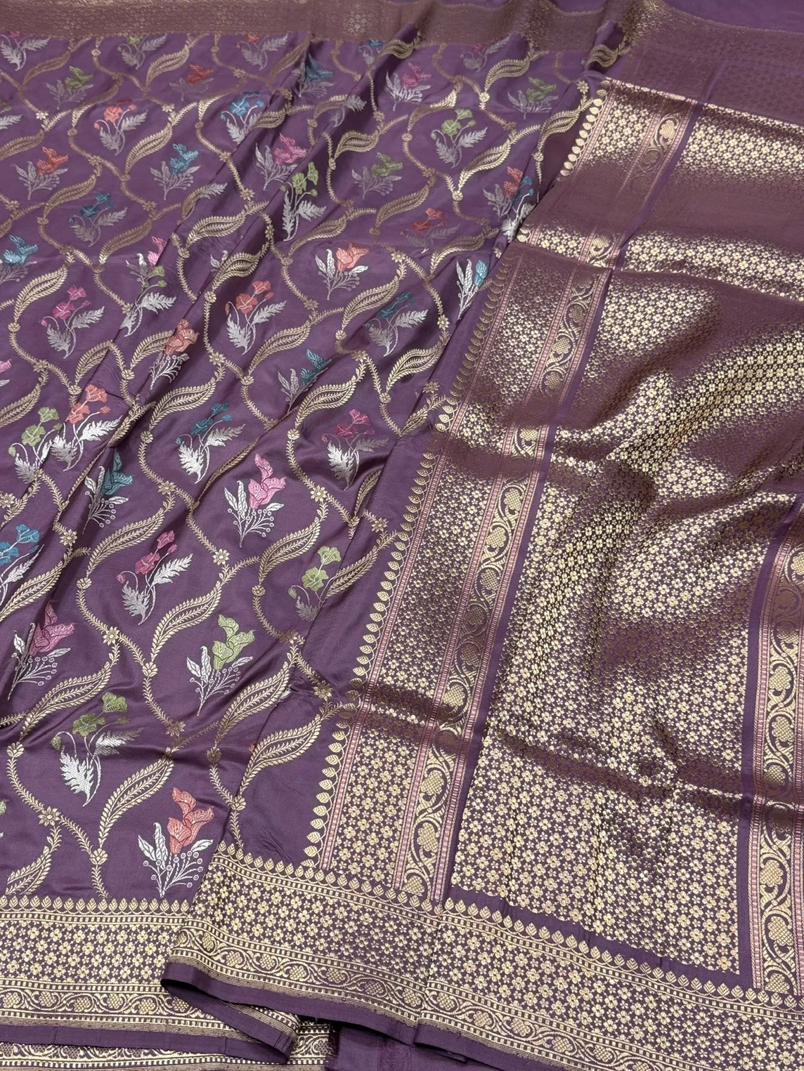 Dusty Lavender Handwoven Pure Banarasi Silk Saree - Image 3