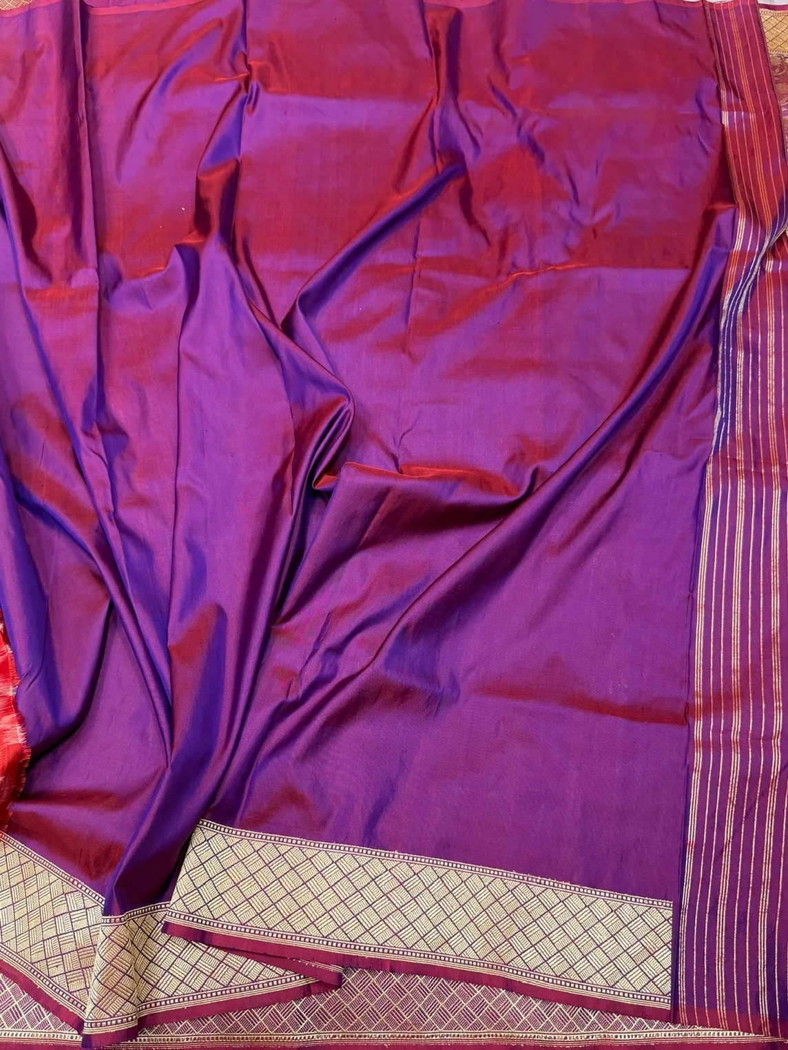 Magenta Pink Handwoven Pure Banarasi Silk Saree - Image 2