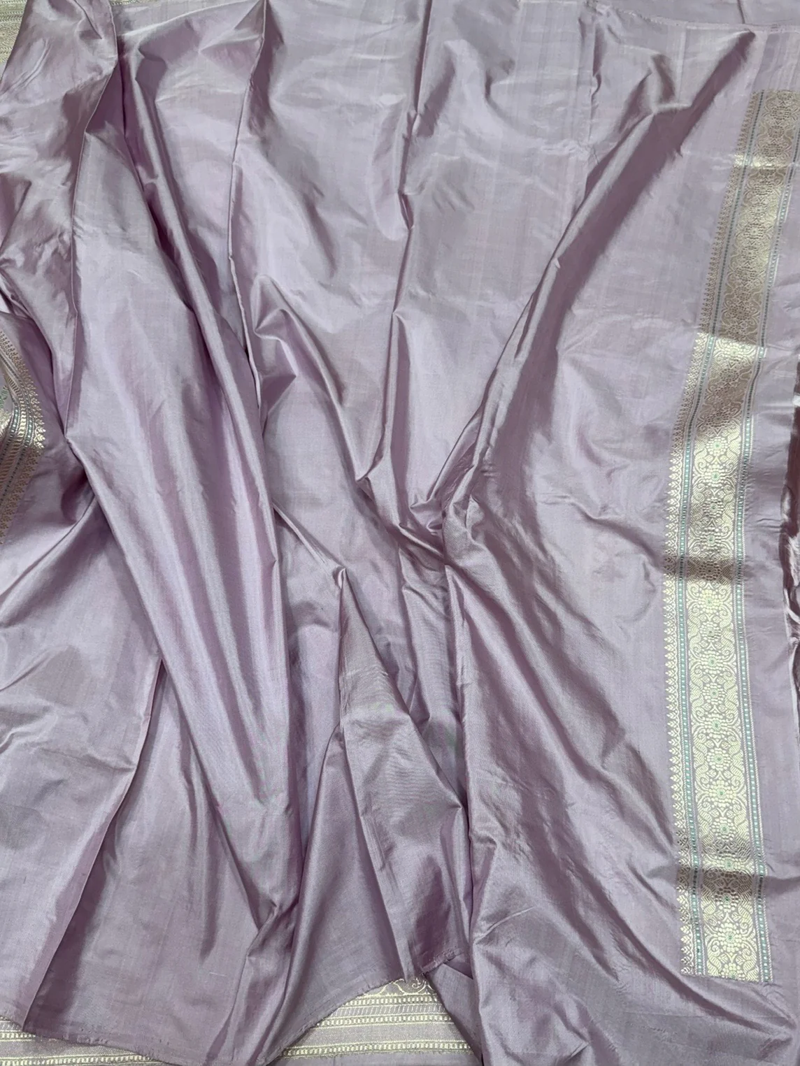 Lilac Handwoven Pure Banarasi Silk Saree - Image 2