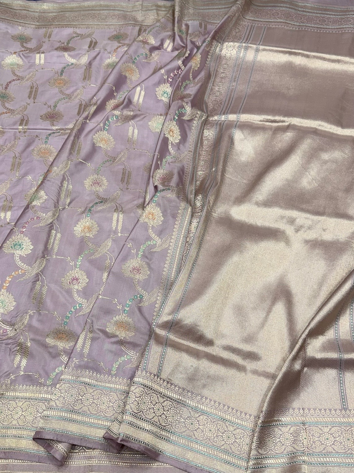 Lilac Handwoven Pure Banarasi Silk Saree - Image 3