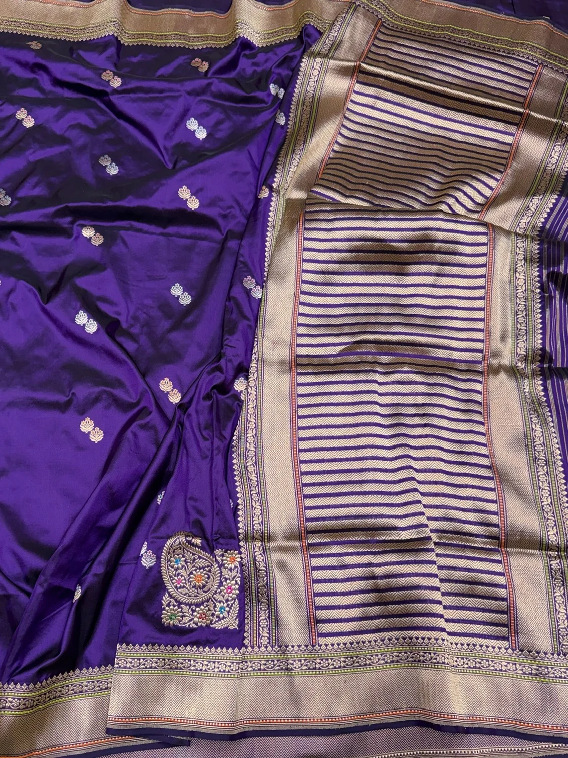 Purple Handwoven Pure Banarasi Silk Saree - Image 3
