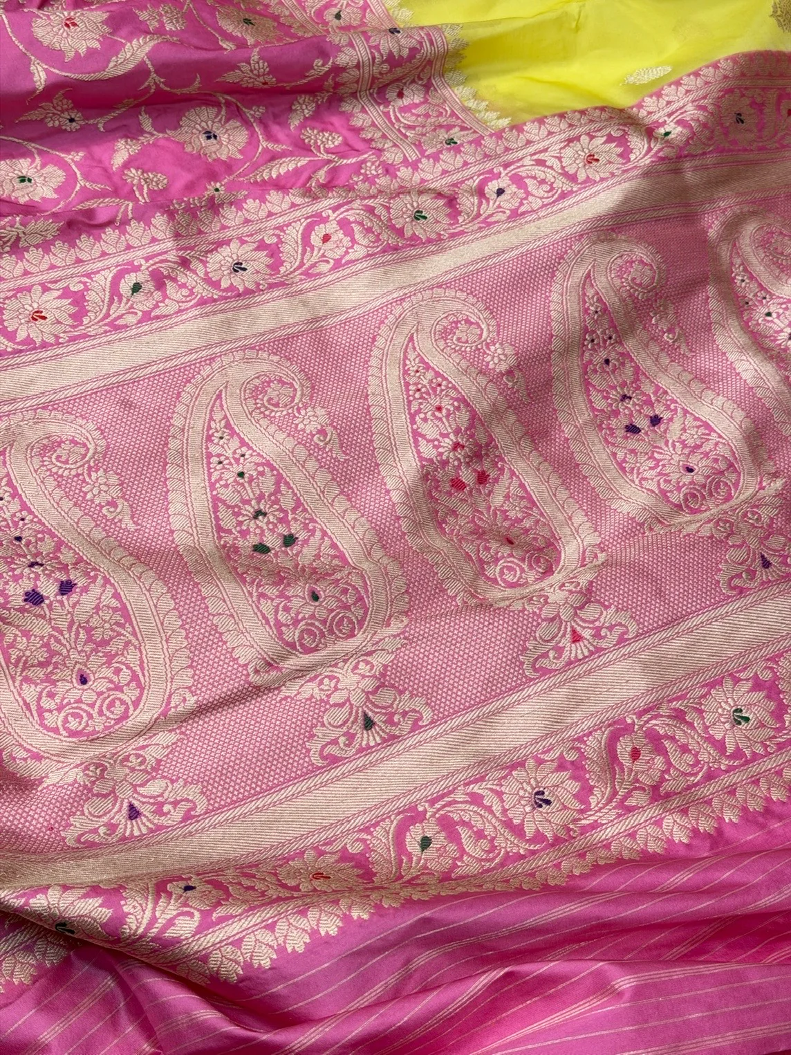 Lemon Yellow / Gajiri Pink Handwoven Pure Banarasi Silk Saree - Image 3