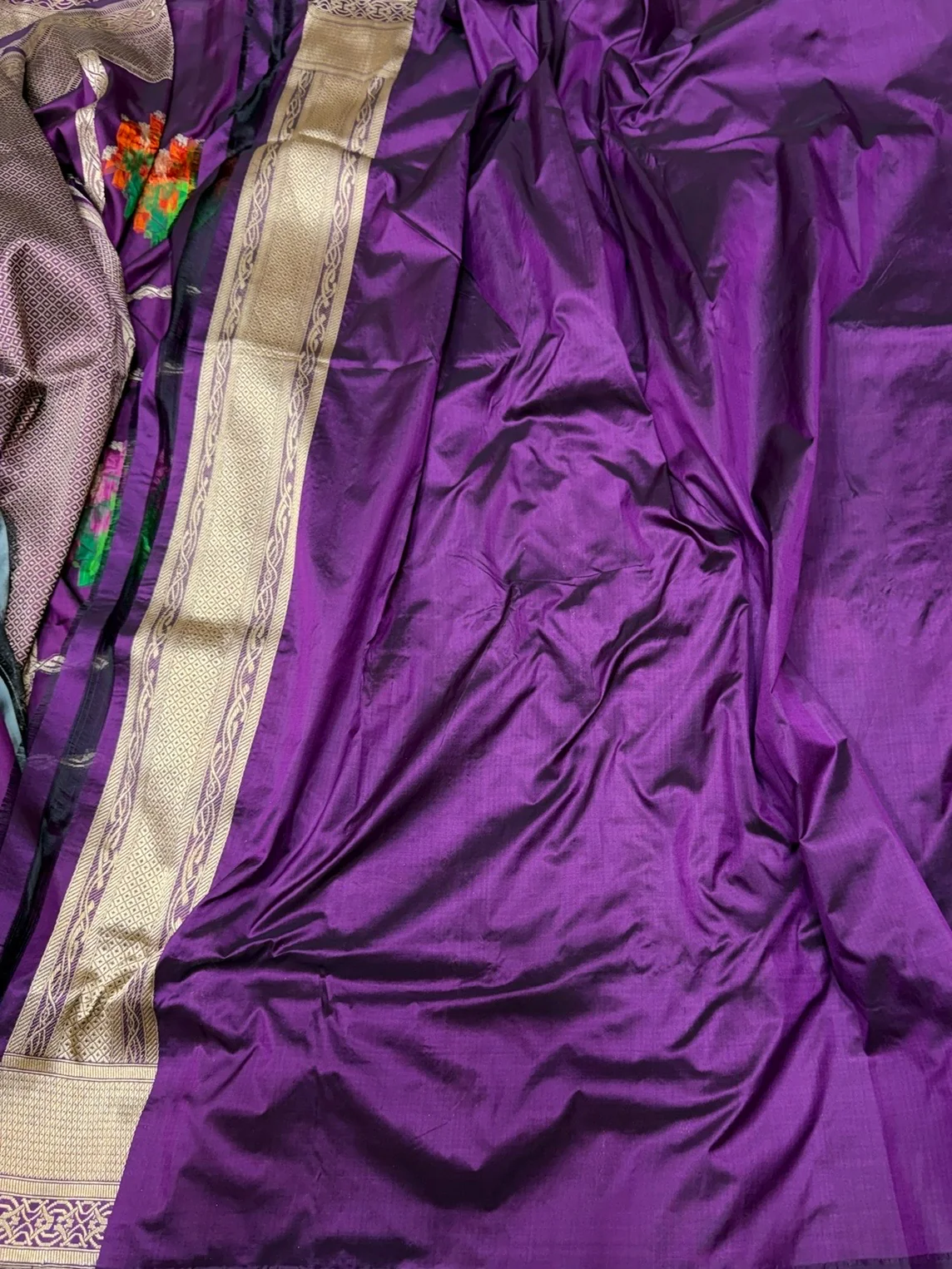Magenta Handwoven Pure Banarasi Silk Saree - Image 2