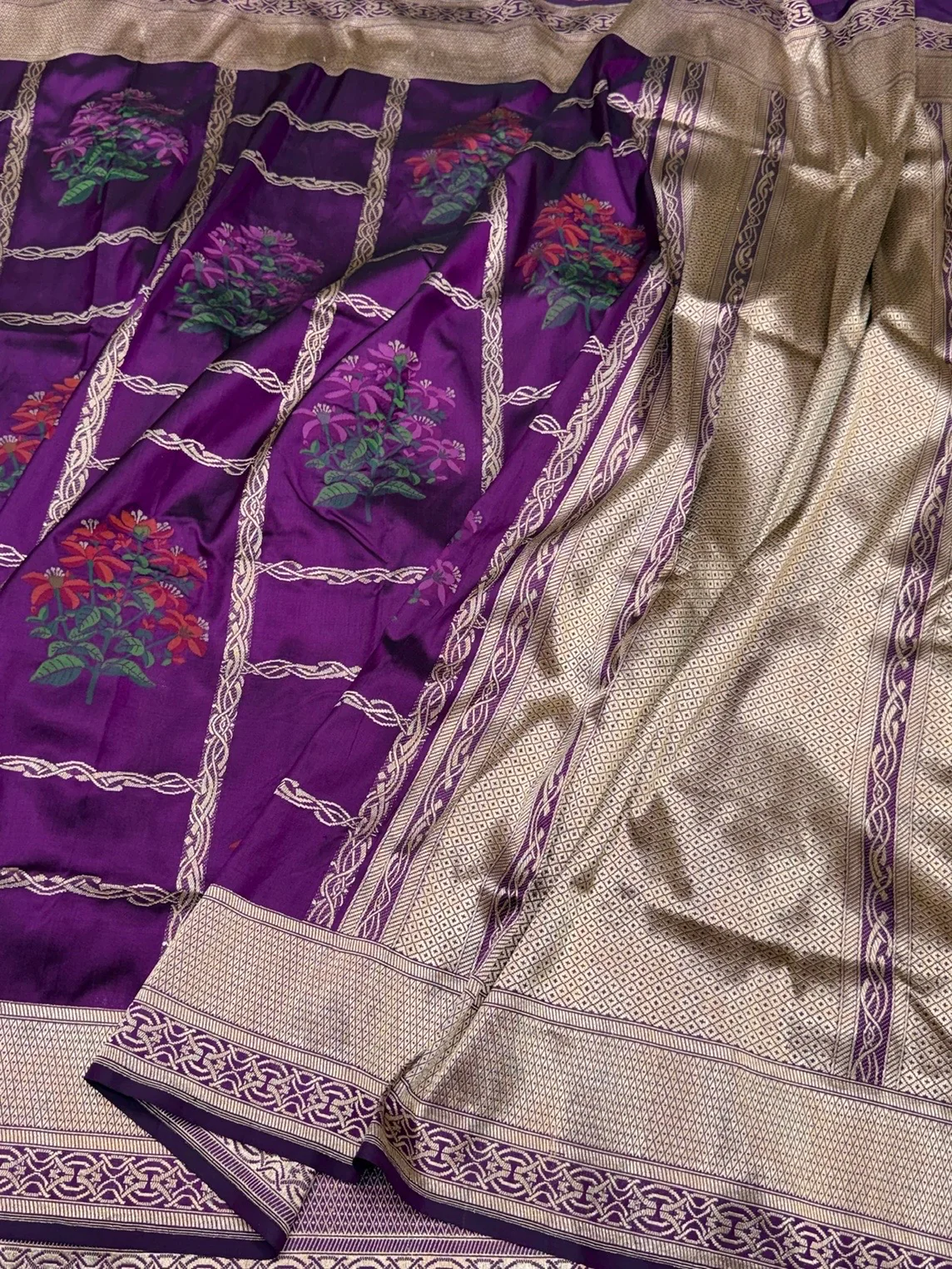 Magenta Handwoven Pure Banarasi Silk Saree - Image 3