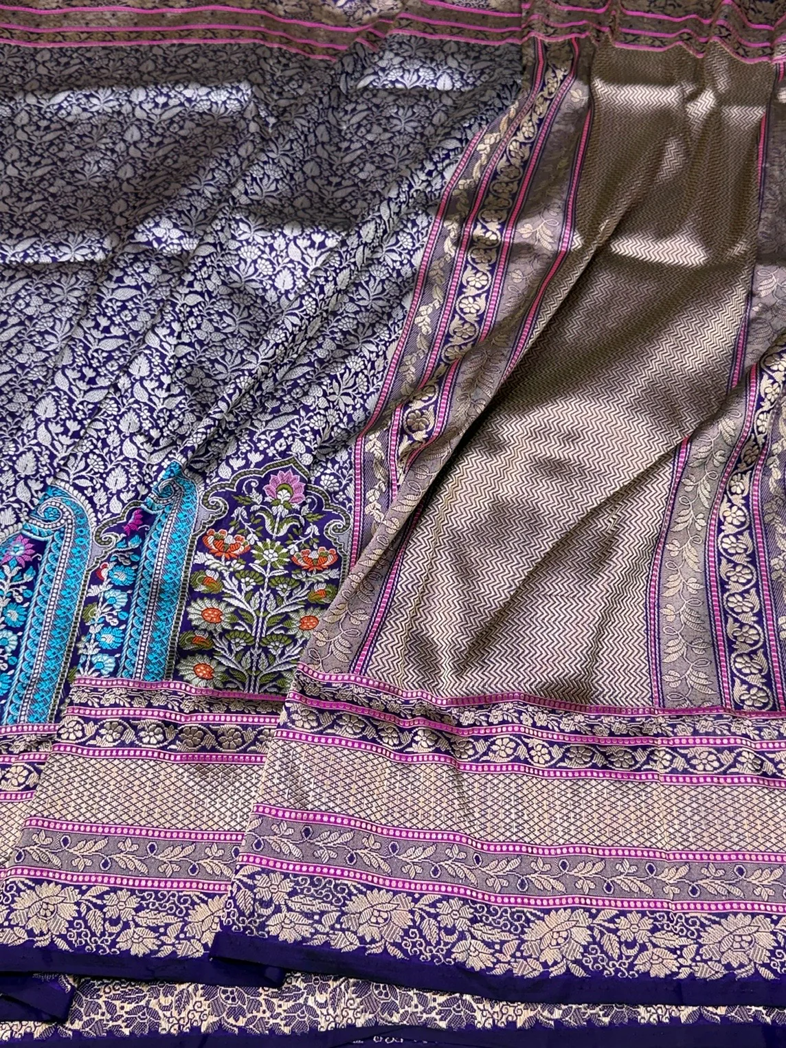 Purple Handwoven Pure Banarasi Silk Saree - Image 3