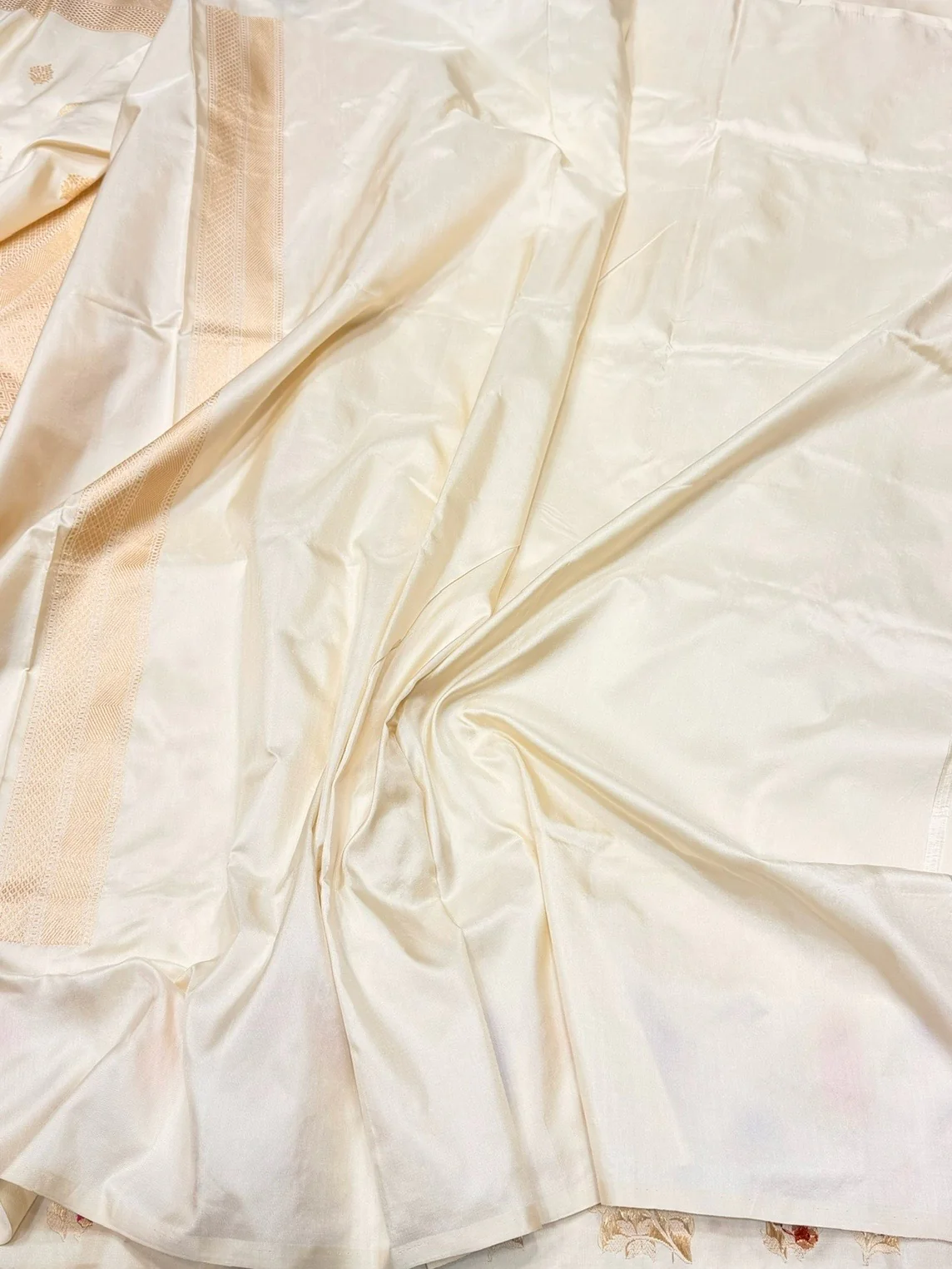 Ivory Handwoven Pure Banarasi Silk Saree - Image 2