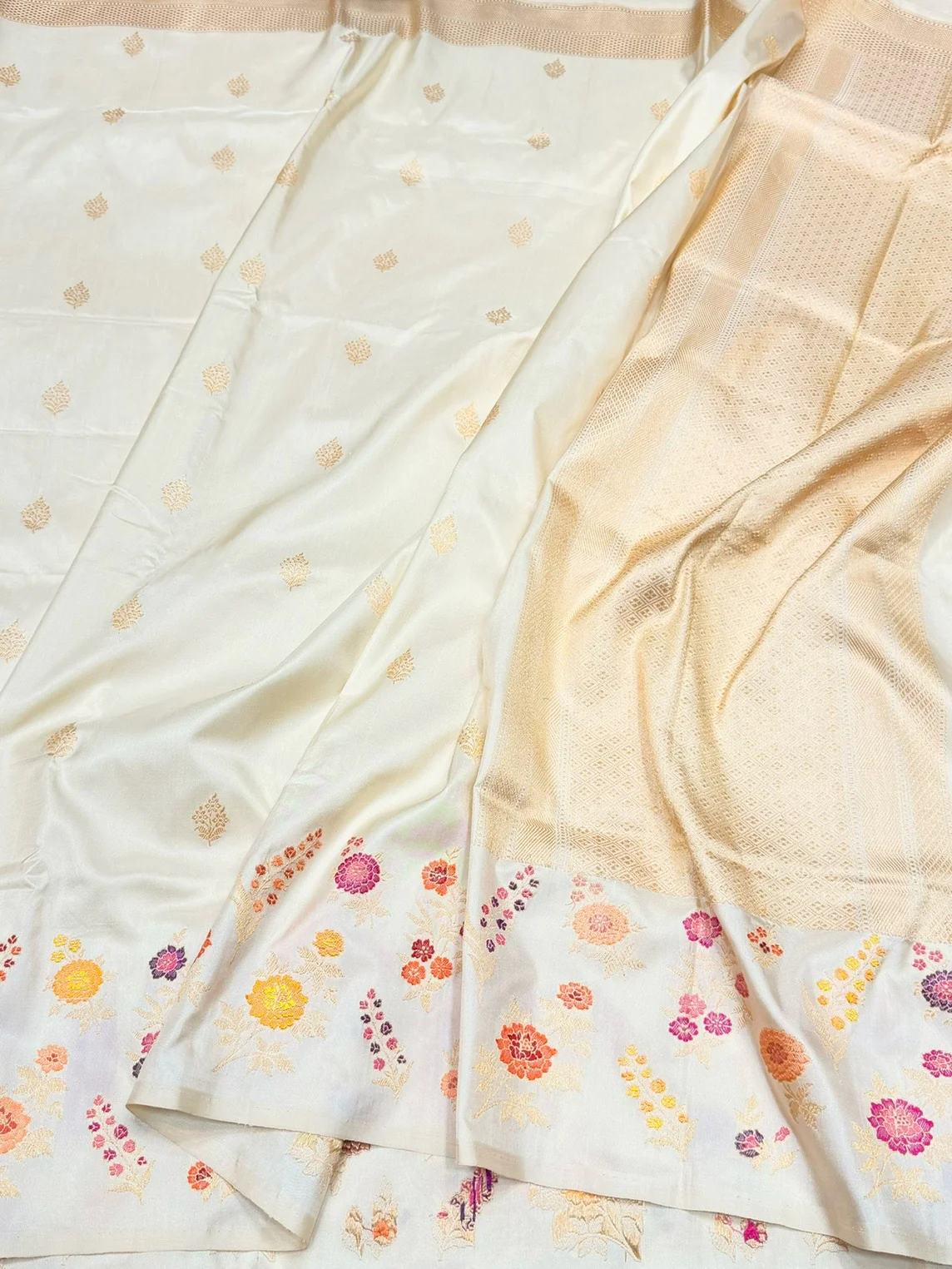 Ivory Handwoven Pure Banarasi Silk Saree - Image 3