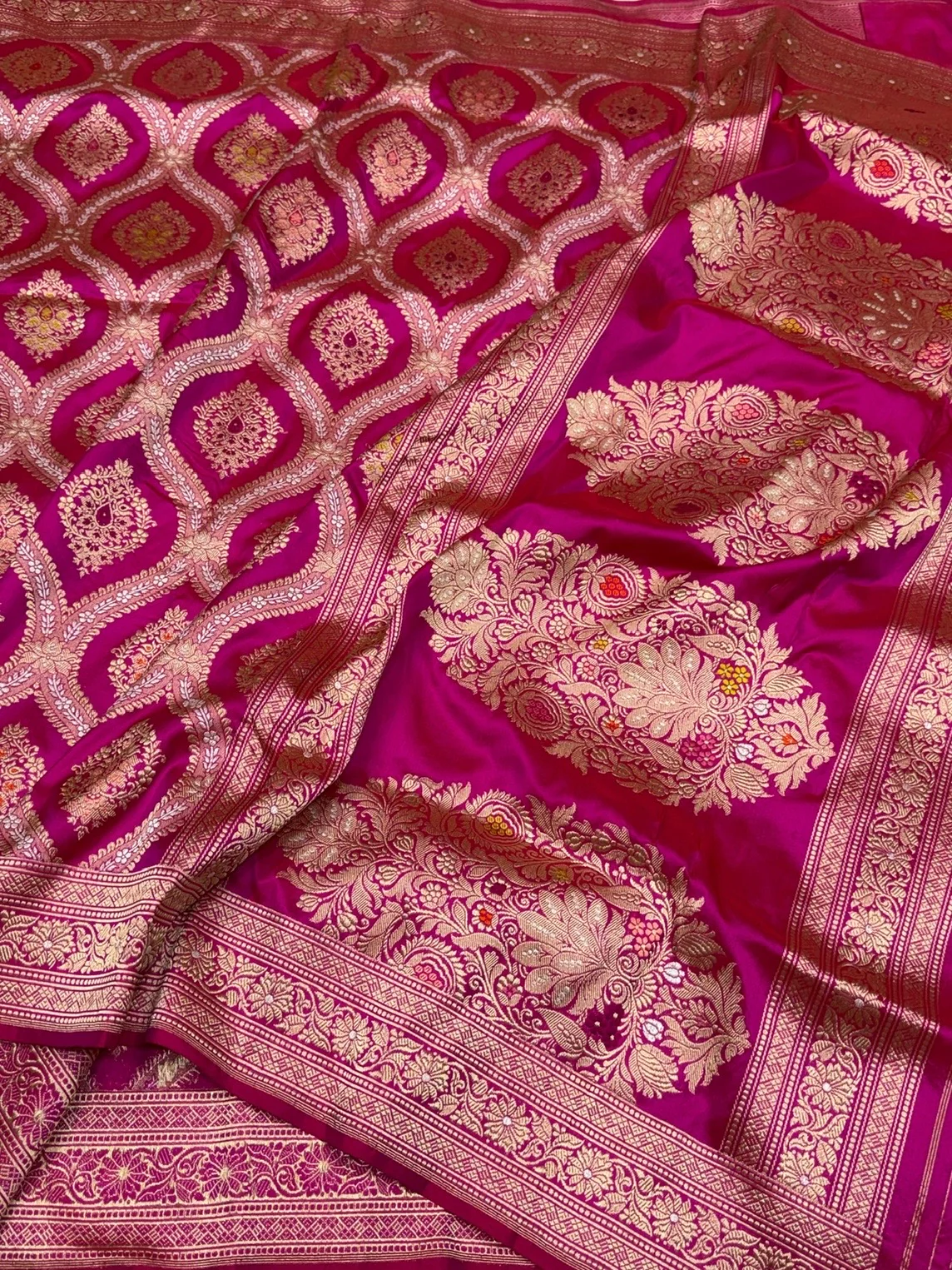 Rani Pink Handwoven Pure Banarasi Silk Saree – Kadwa Weave | Pure Katan-Mulberry Silk | Luxury Traditional Banarasi Saree - Image 3