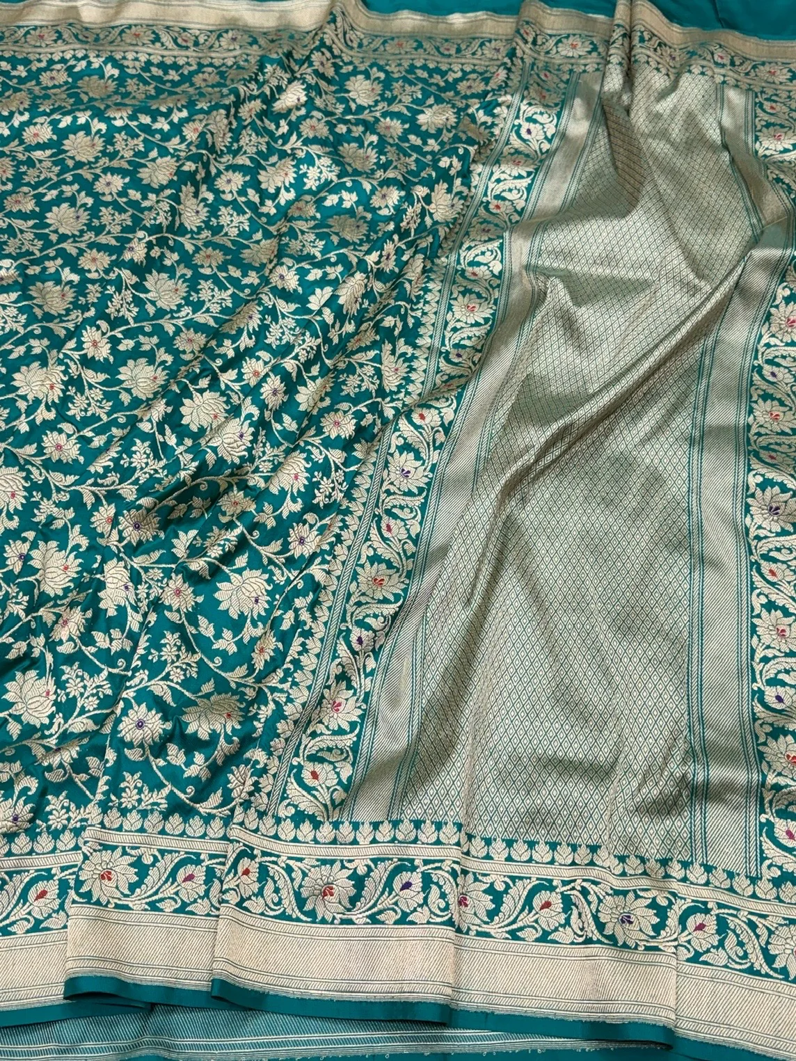 Teal Green Handwoven Pure Banarasi Katan Silk Saree – Authentic Kadwa Weave - Image 3