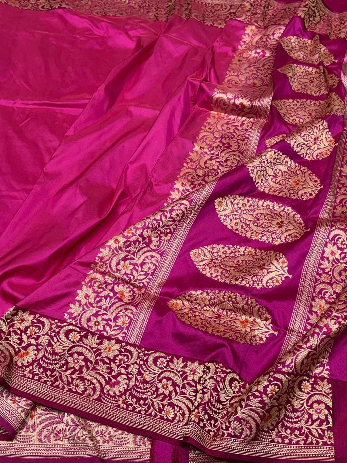 Rani Pink Handwoven Pure Banarasi Silk Saree - Image 3