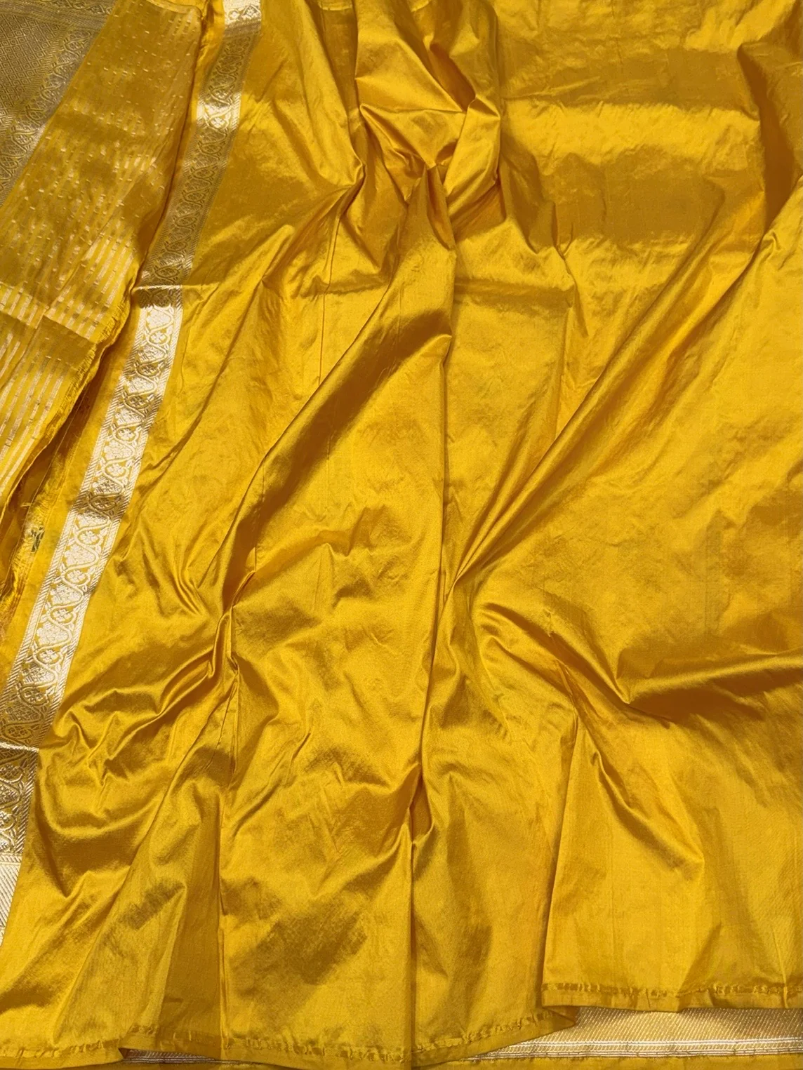 Yellow Handwoven Pure Banarasi Silk Saree in Kadwa Jaal – Authentic Katan Mulberry Silk - Image 2