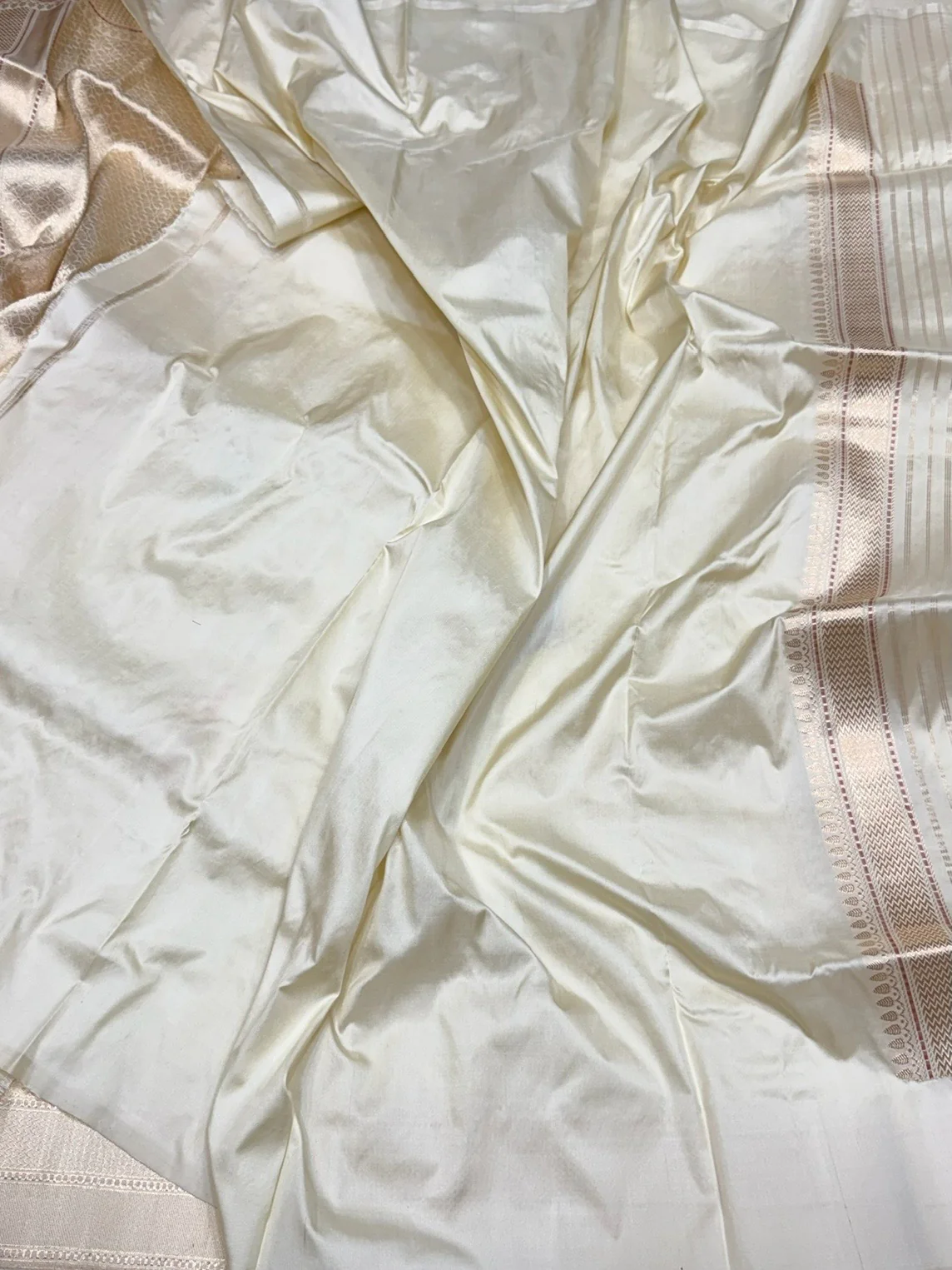 Ivory Handwoven Pure Banarasi Silk Saree in Kadwa Weave | Authentic Katan Mulberry Silk - Image 3