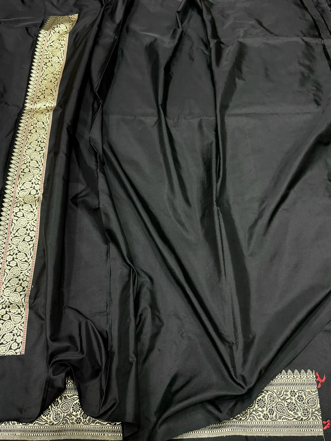 Black Handwoven Pure Banarasi Silk Saree – Kadwa Weave in 100% Katan Mulberry Silk - Image 2
